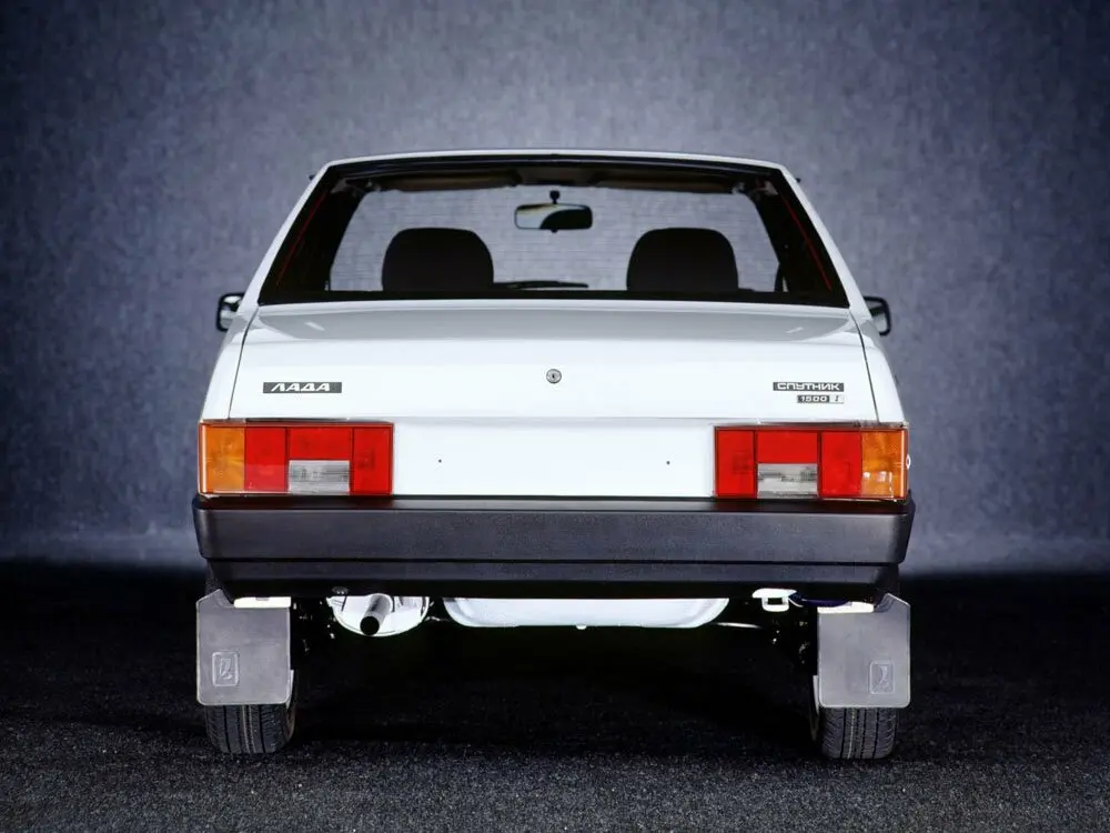 Lada (ВАЗ) 21099 1990 – 2011 Седан — photo 4
