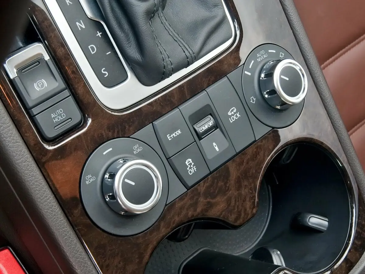 Volkswagen Touareg II Внедорожник 5 дв. — сүрөт 19