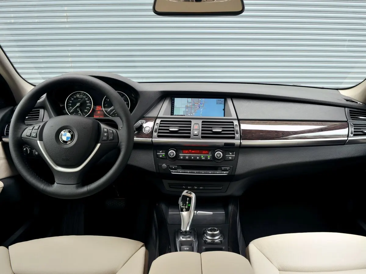 BMW X5 II (E70) Рестайлинг Внедорожник 5 дв. — фото 6
