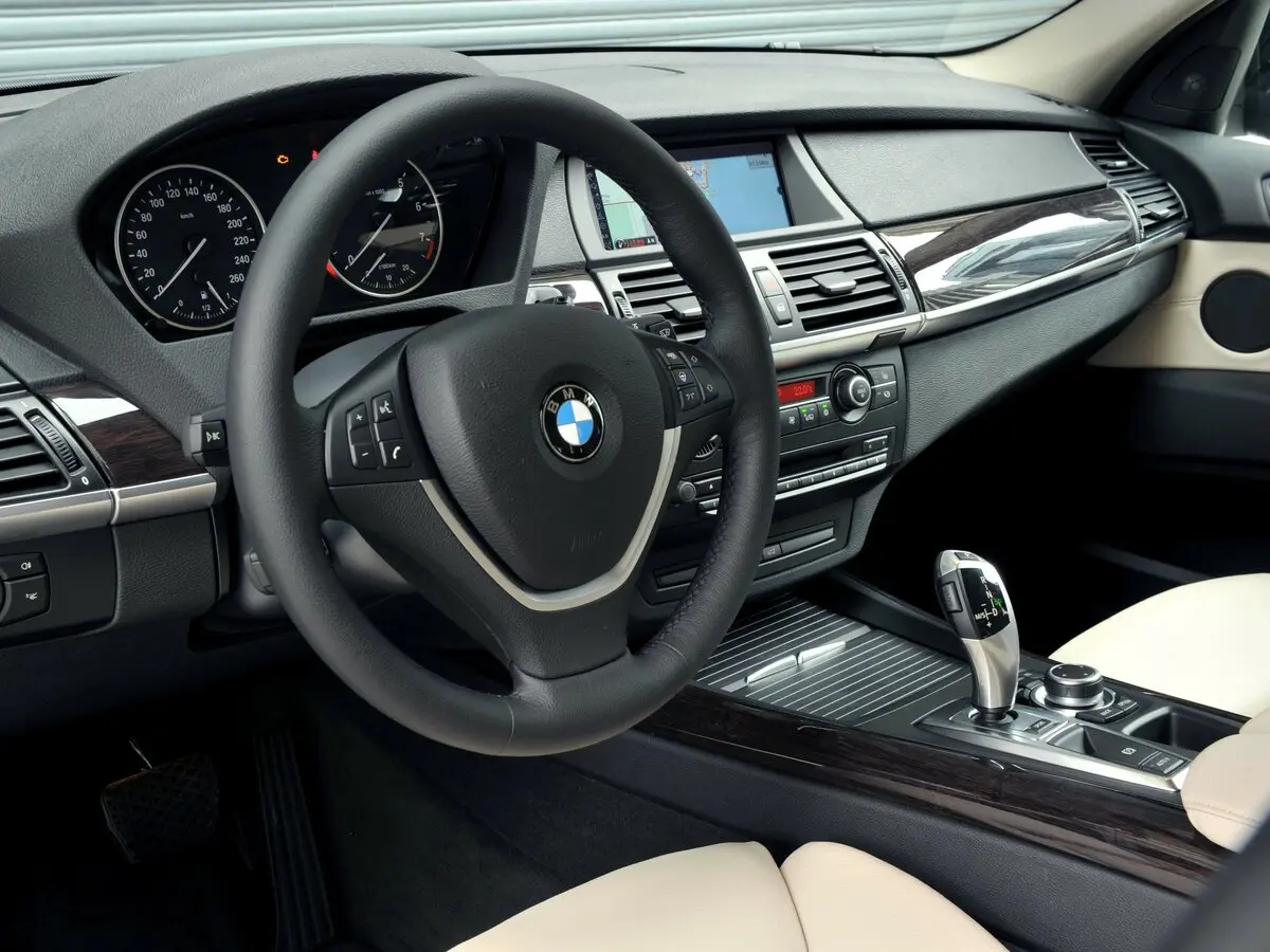 BMW X5 II (E70) Рестайлинг Внедорожник 5 дв. — фото 8