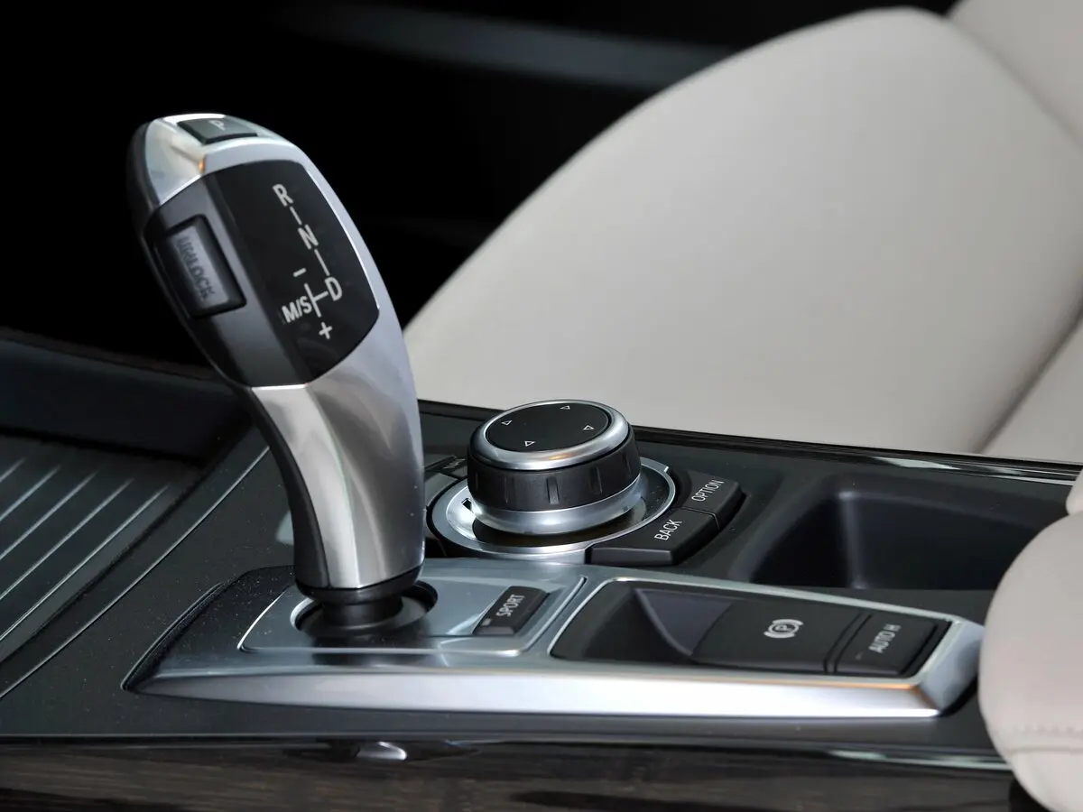 BMW X5 II (E70) Рестайлинг Внедорожник 5 дв. — фото 14