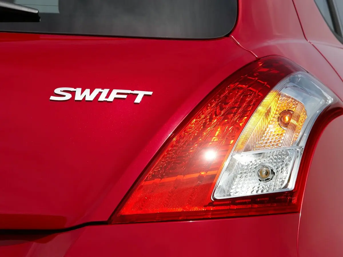 Suzuki Swift IV Хэтчбек 5 дв. — сүрөт 11