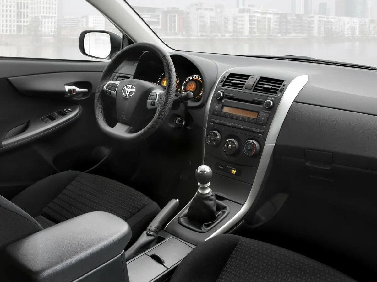 Toyota Corolla X (E140, E150) Рестайлинг Седан — фото 7