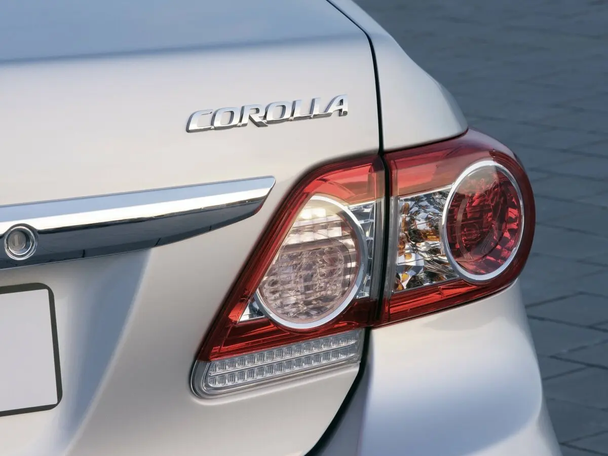 Toyota Corolla X (E140, E150) Рестайлинг Седан — фото 12