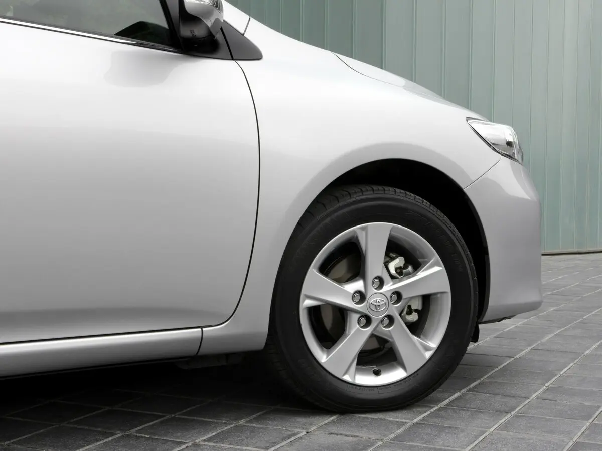 Toyota Corolla X (E140, E150) Рестайлинг Седан — фото 14