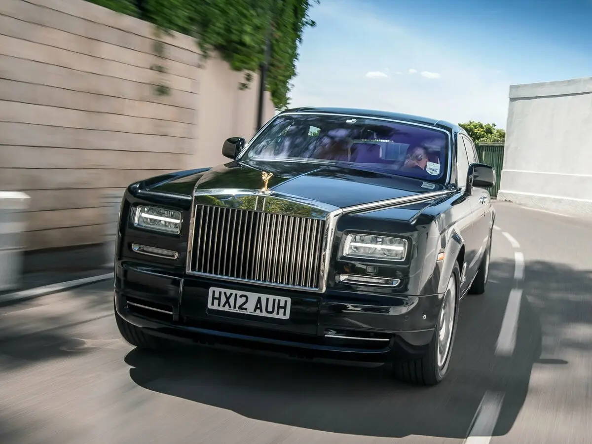 Rolls-Royce Phantom VII Седан Long — 照片 3