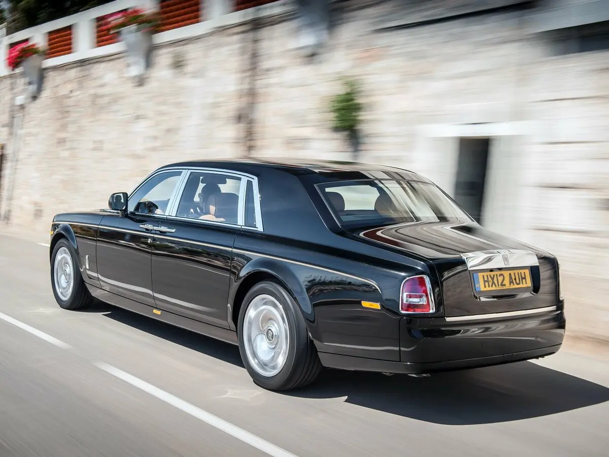 Rolls-Royce Phantom VII Седан Long — 照片 4