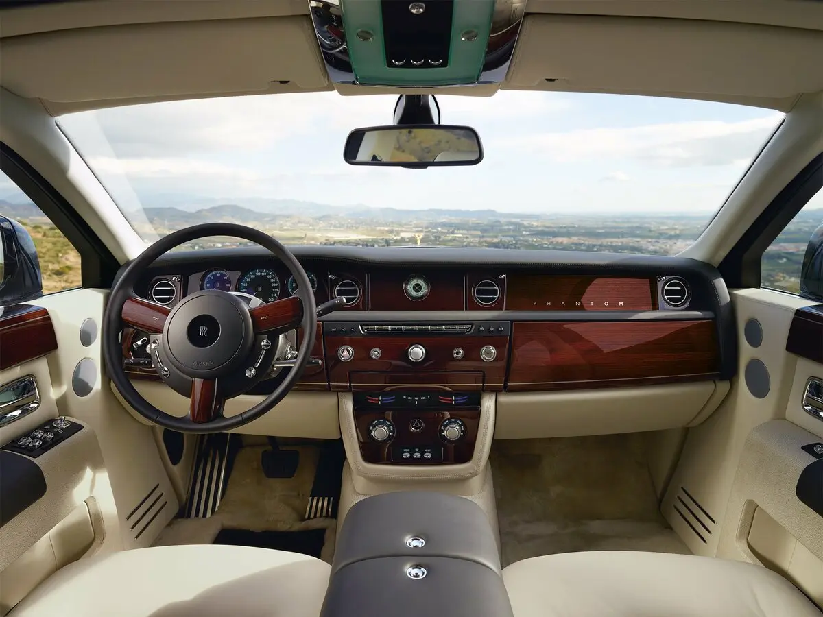 Rolls-Royce Phantom VII Седан Long — 照片 5