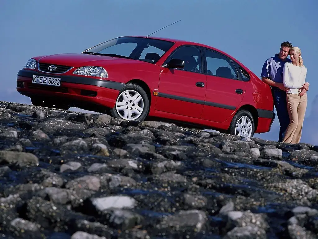 Toyota Avensis I Рестайлинг Лифтбек — сүрөт 2