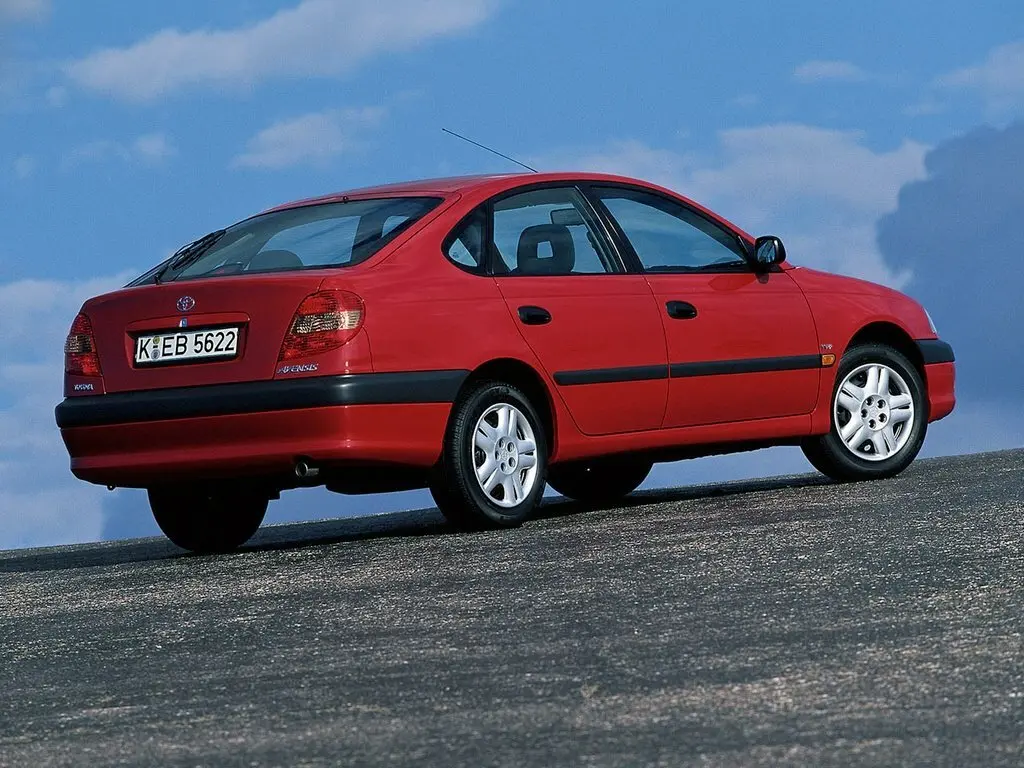 Toyota Avensis I Рестайлинг Лифтбек — сүрөт 5