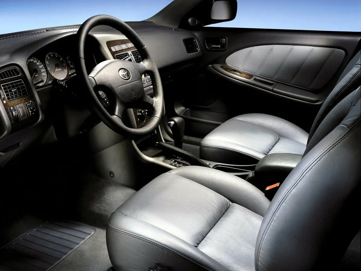 Toyota Avensis I Рестайлинг Лифтбек — сүрөт 7