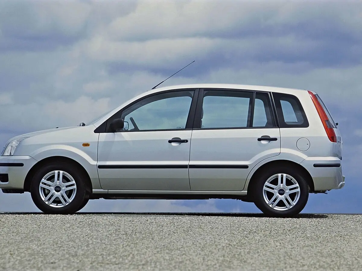 Ford Fusion I Хэтчбек 5 дв. — photo 2