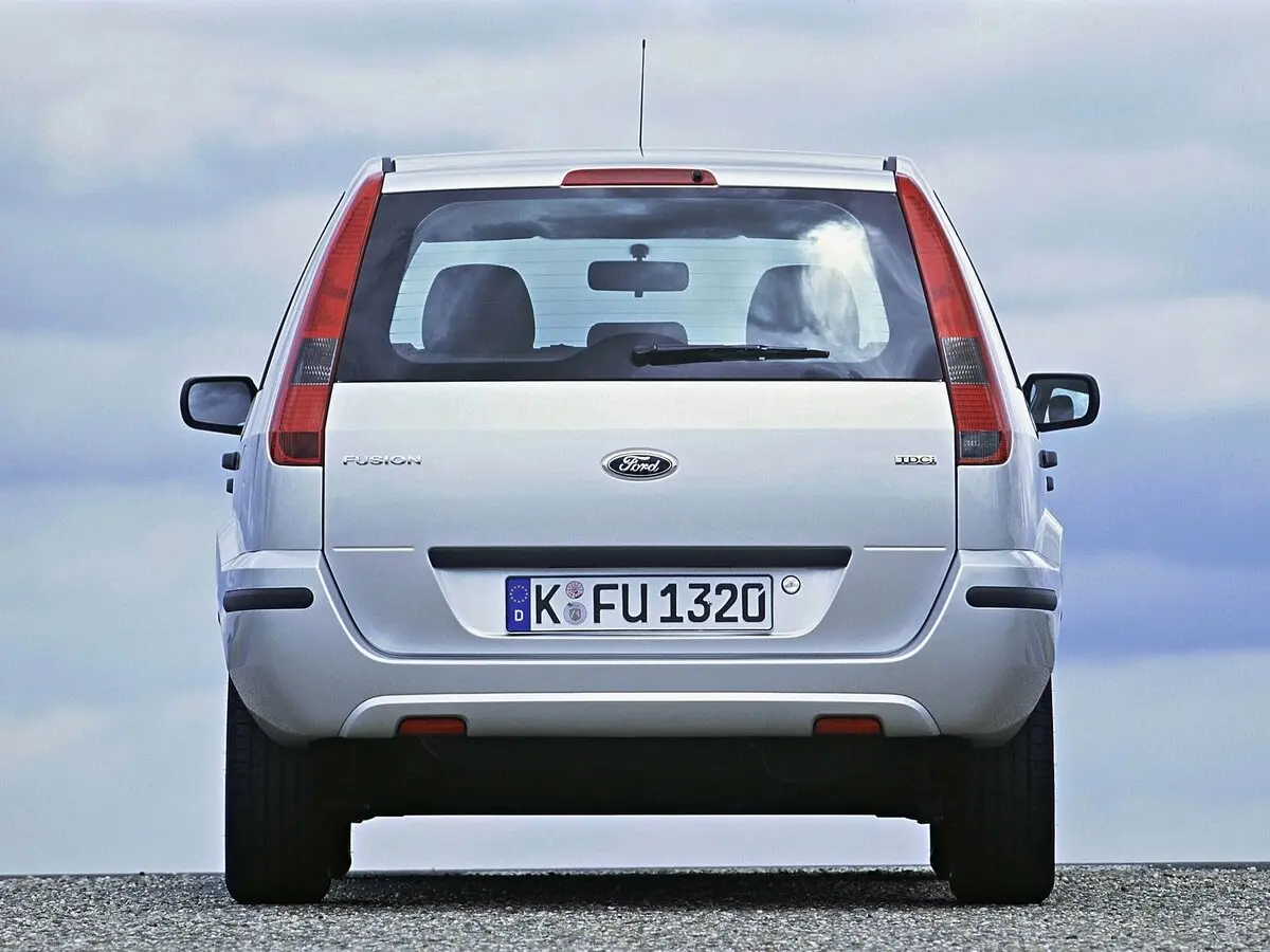 Ford Fusion I Хэтчбек 5 дв. — photo 4