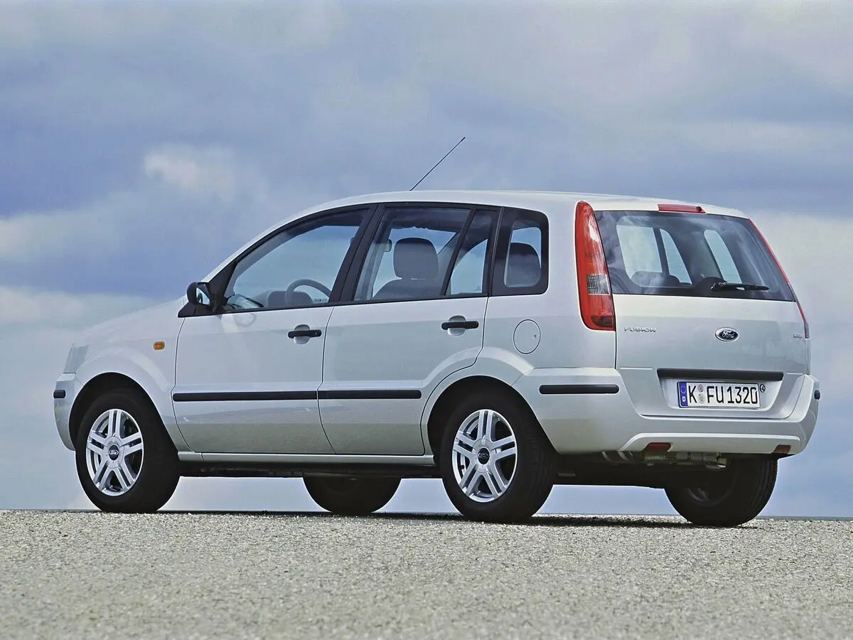 Ford Fusion I Хэтчбек 5 дв. — photo 5