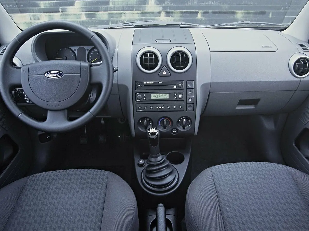 Ford Fusion I Хэтчбек 5 дв. — photo 6