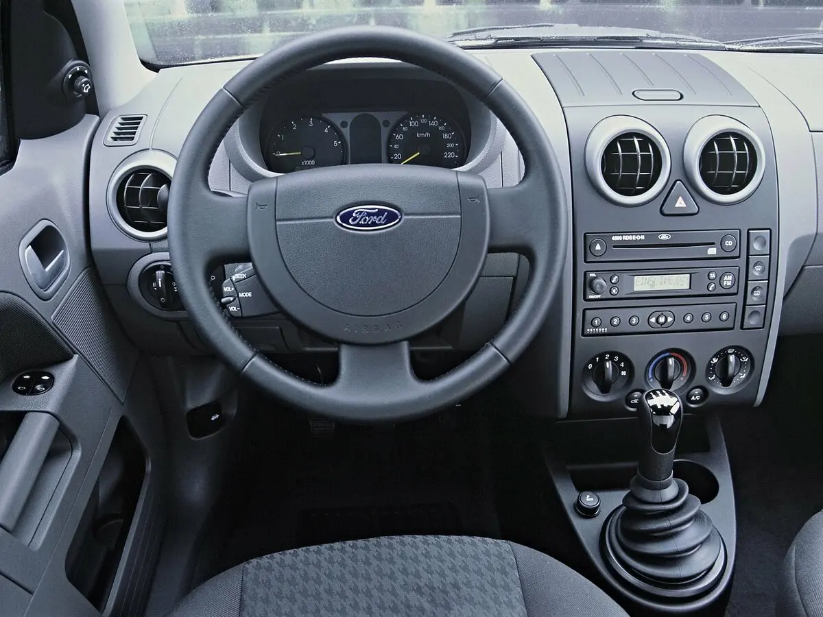 Ford Fusion I Хэтчбек 5 дв. — photo 7