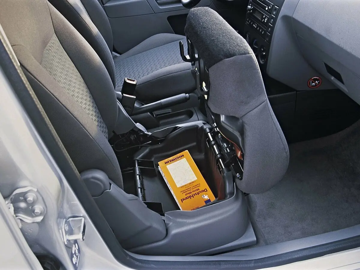 Ford Fusion I Хэтчбек 5 дв. — photo 9
