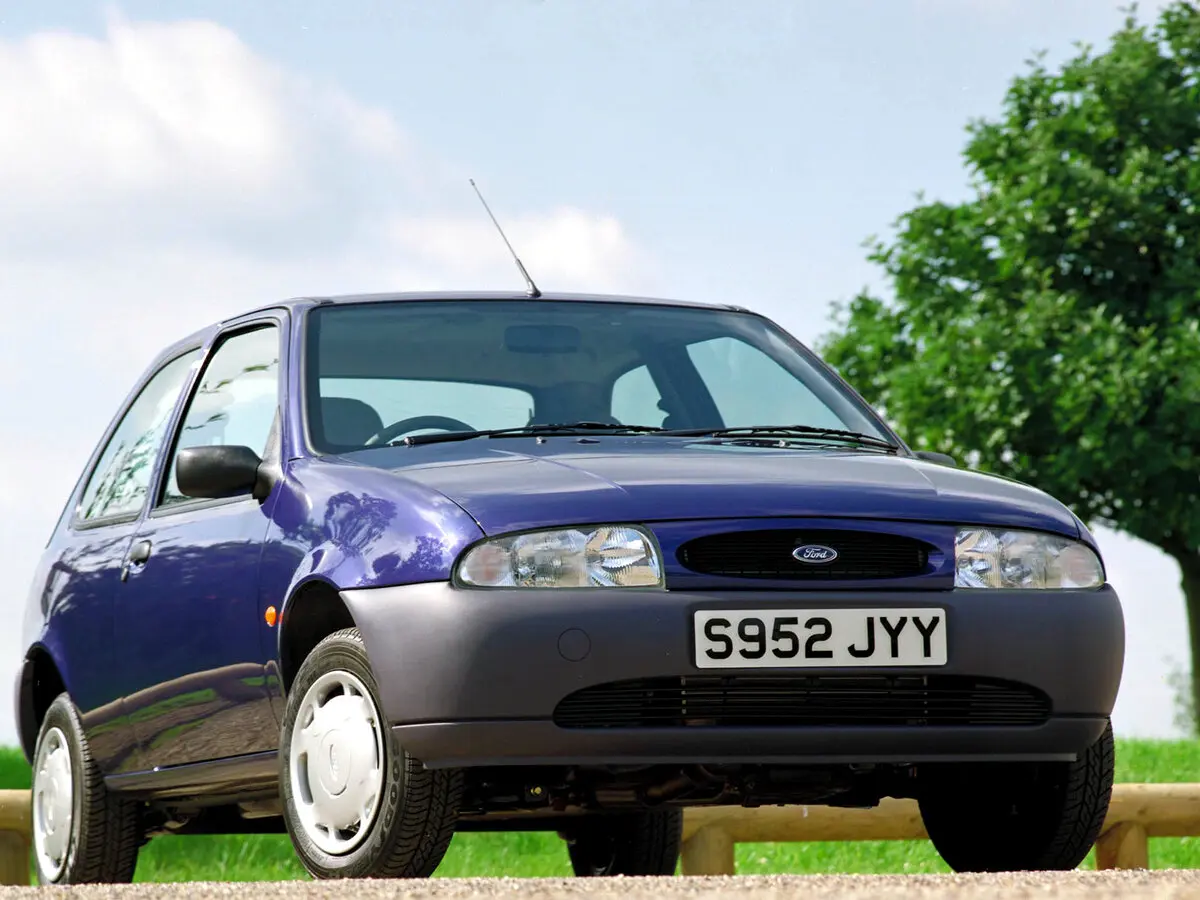 Ford Fiesta Mk4 Хэтчбек 3 дв. — photo 3