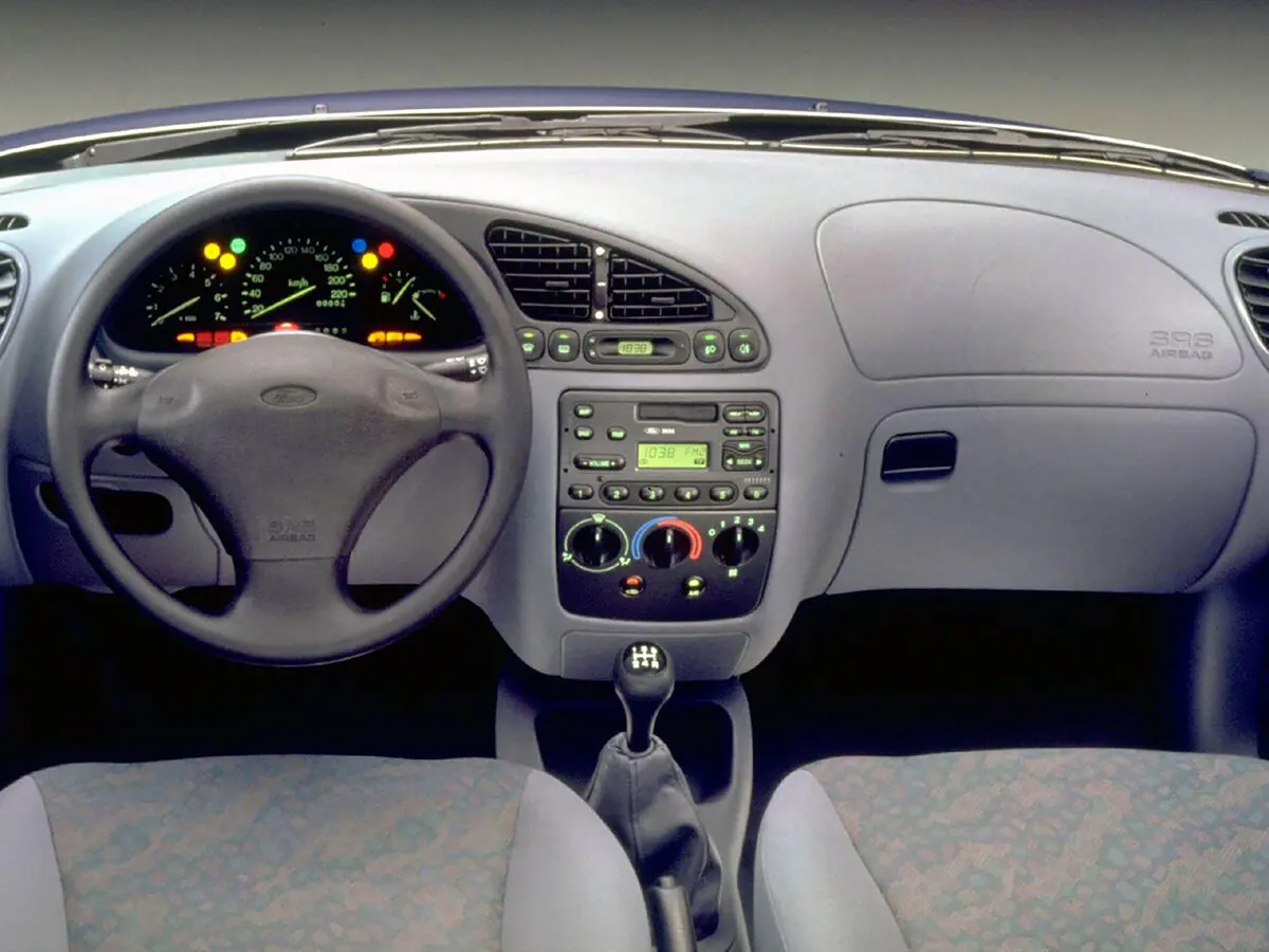 Ford Fiesta Mk4 Хэтчбек 3 дв. — photo 5