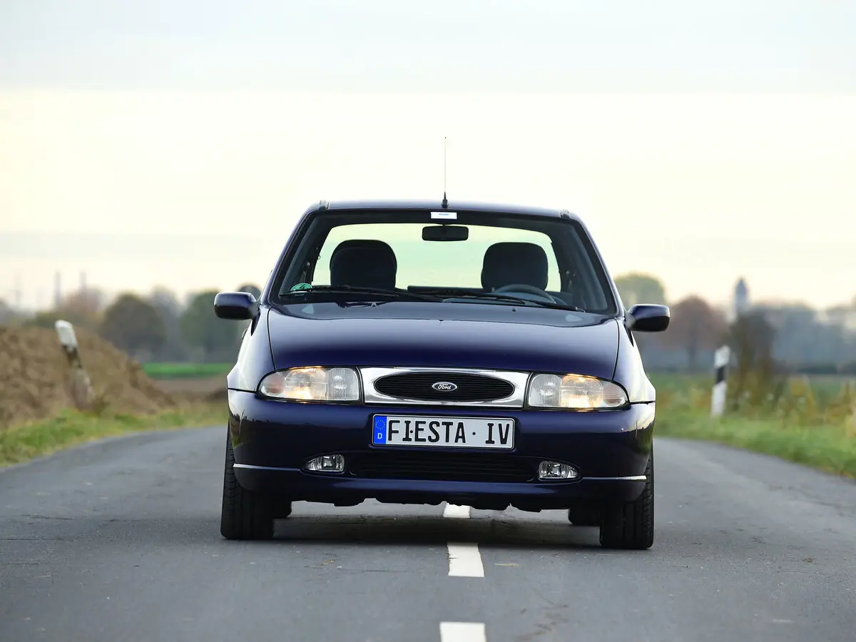 Ford Fiesta Mk4 Хэтчбек 5 дв. — сүрөт 2