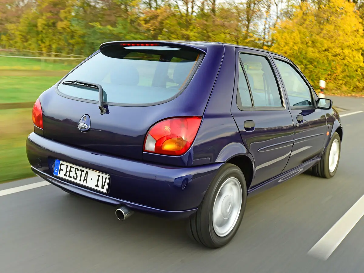 Ford Fiesta Mk4 Хэтчбек 5 дв. — сүрөт 3