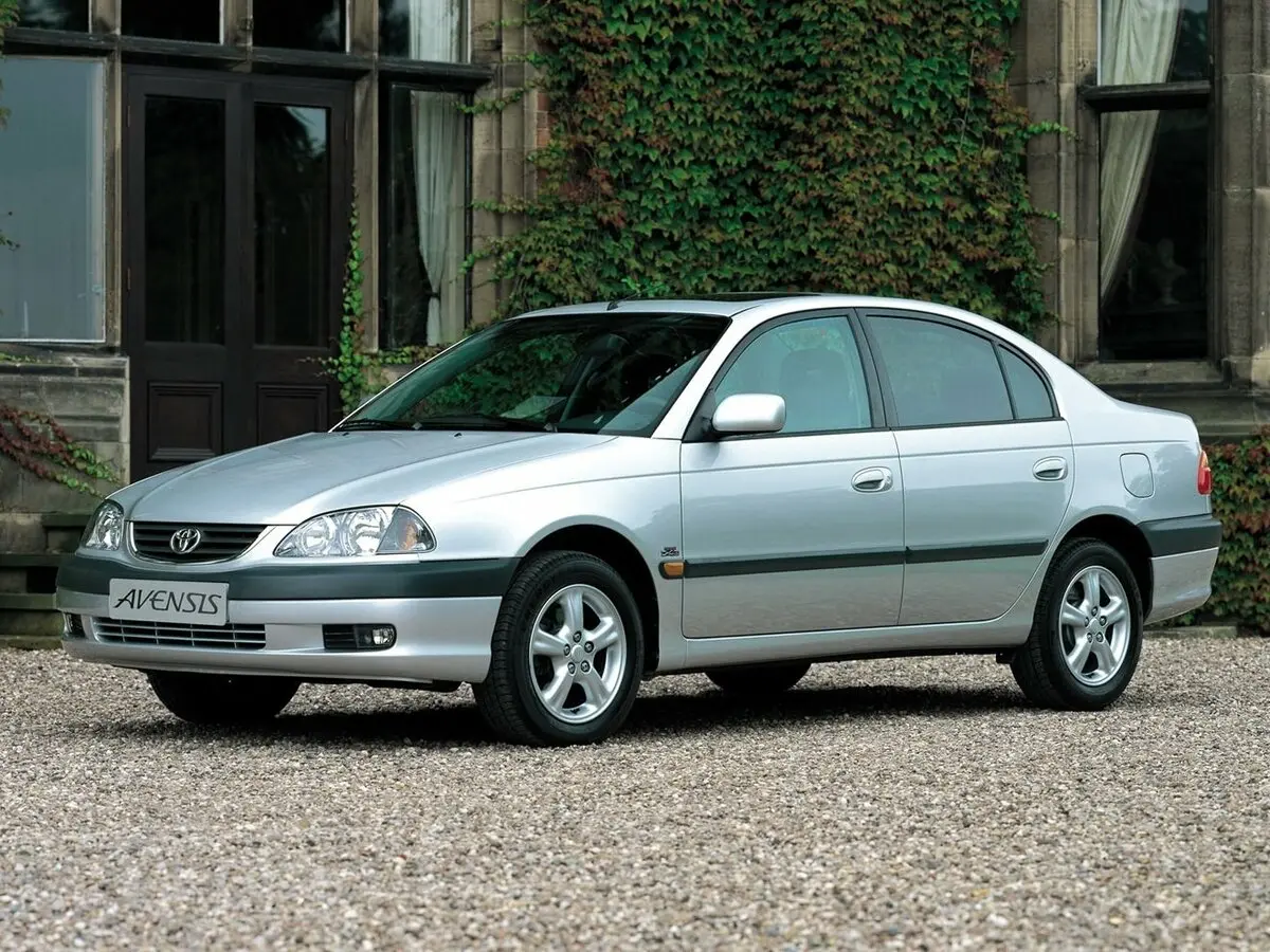 Toyota Avensis I Рестайлинг Седан