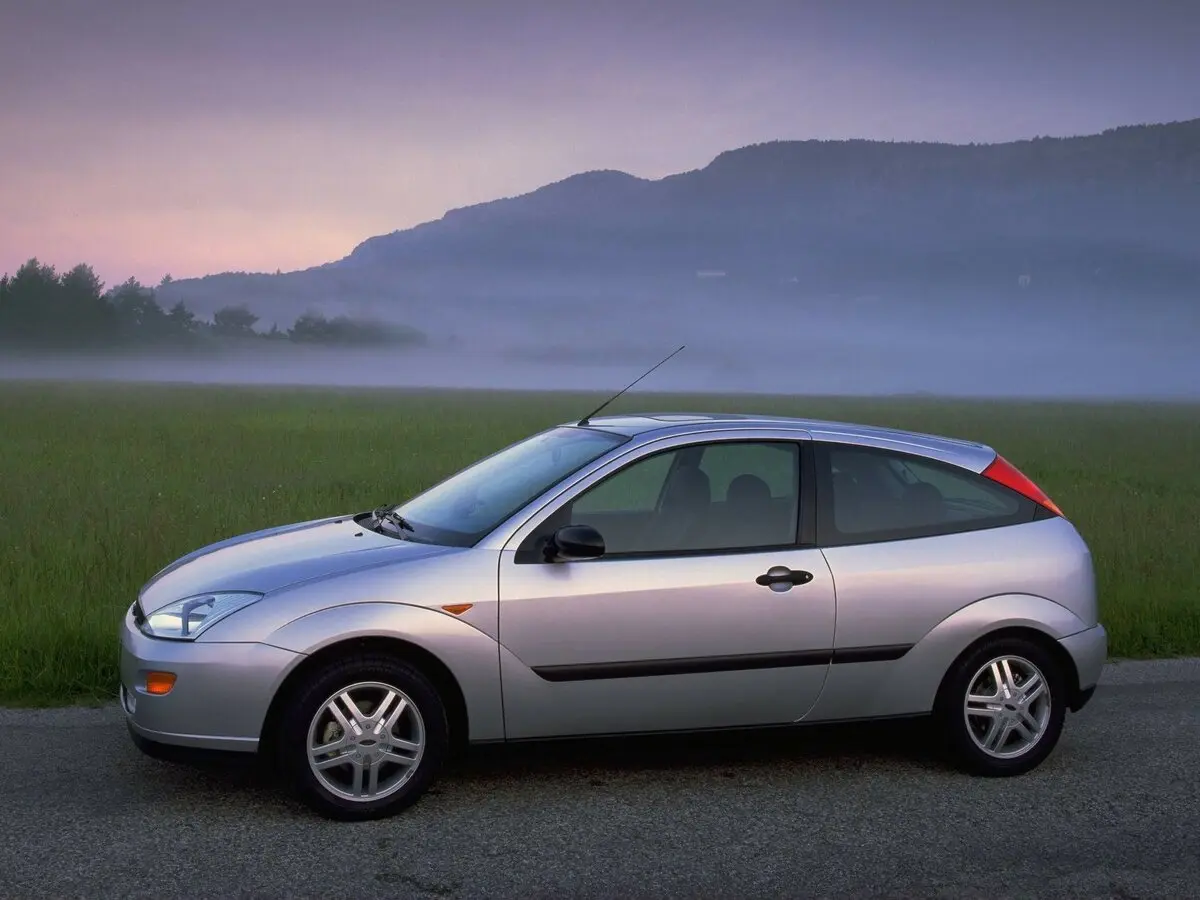 Ford Focus I Хэтчбек 3 дв. — фото 2