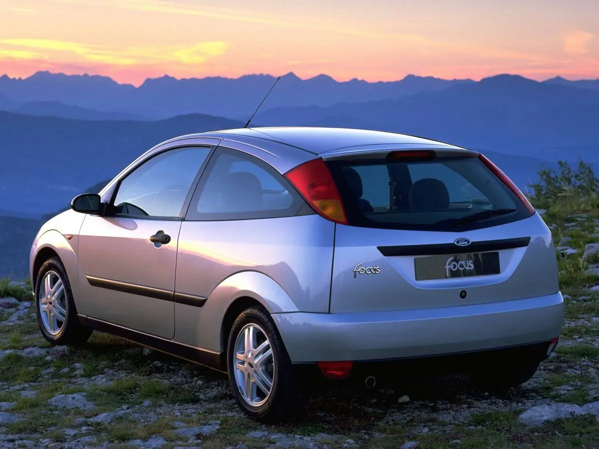 Ford Focus I Хэтчбек 3 дв. — фото 4