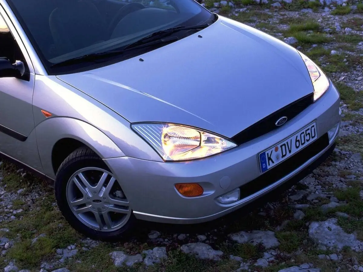 Ford Focus I Хэтчбек 3 дв. — фото 7
