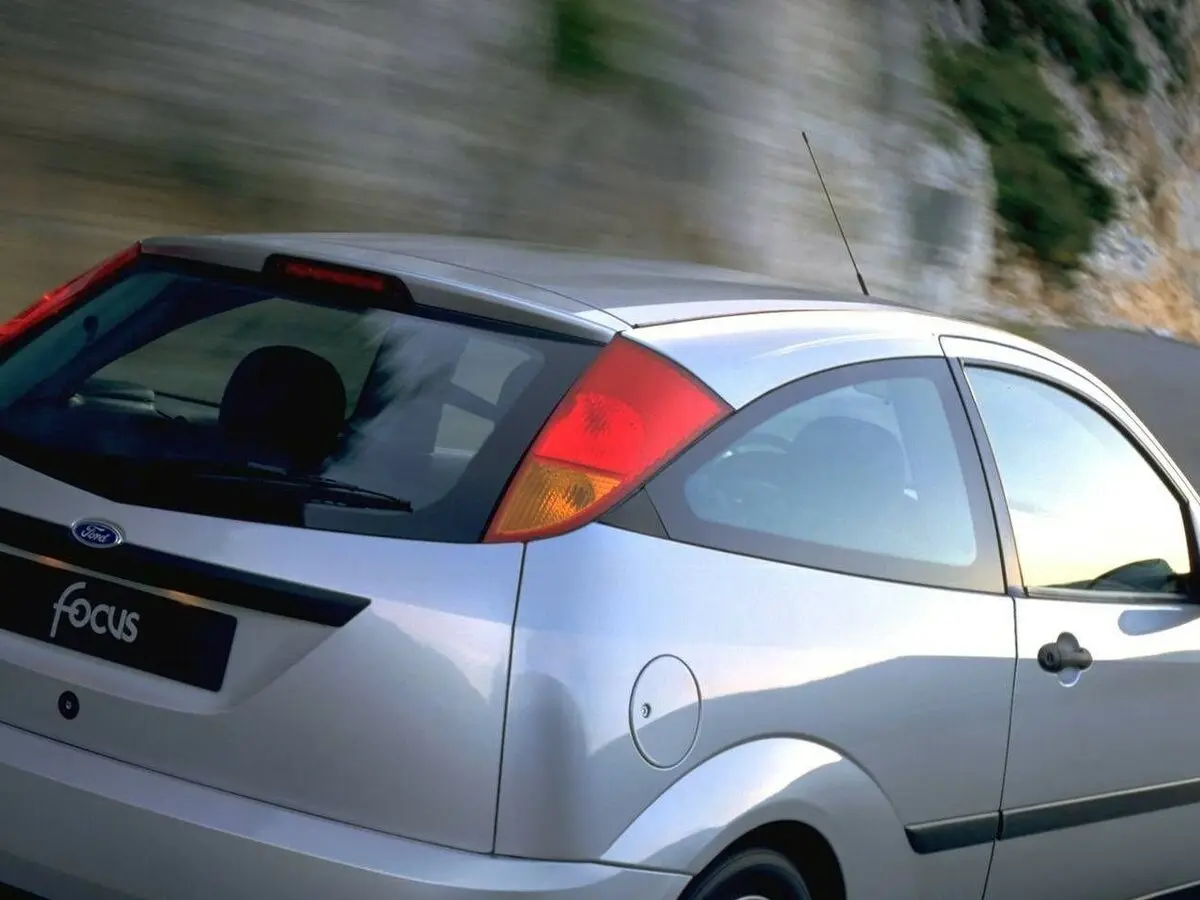 Ford Focus I Хэтчбек 3 дв. — фото 8