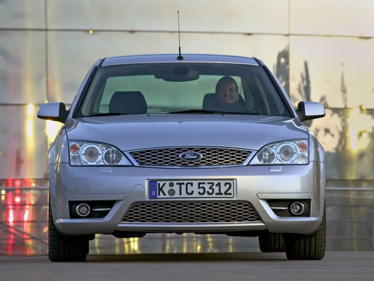 Ford Mondeo III Рестайлинг Седан — фото 3