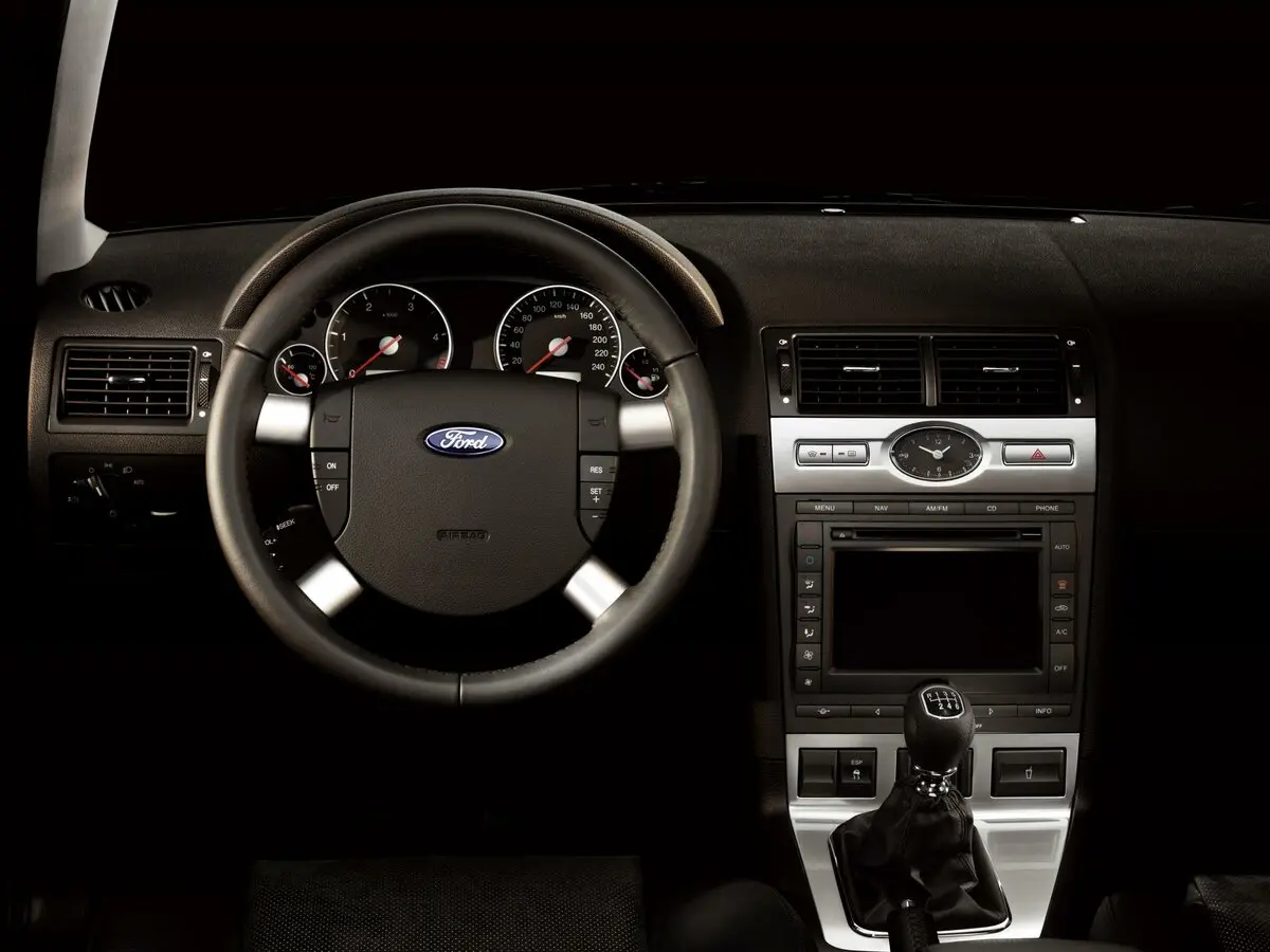 Ford Mondeo III Рестайлинг Седан — фото 4
