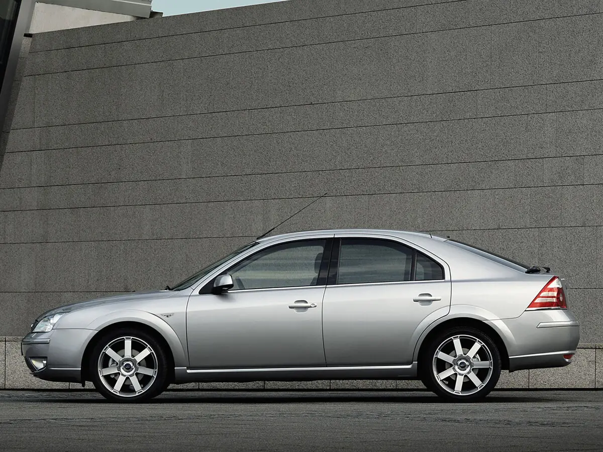 Ford Mondeo III Рестайлинг Лифтбек — фото 2