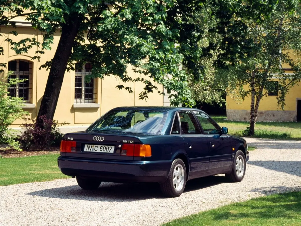 Audi A6 I (C4) Седан — 照片 6