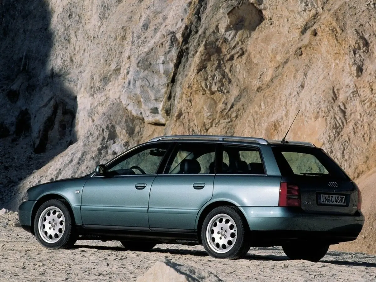 Audi A4 I (B5) Рестайлинг Универсал 5 дв. — photo 4