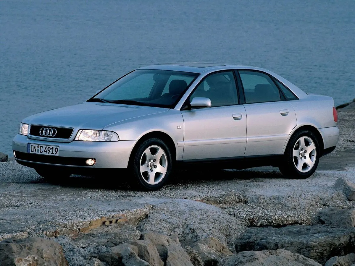 Audi A4 I (B5) Рестайлинг Седан