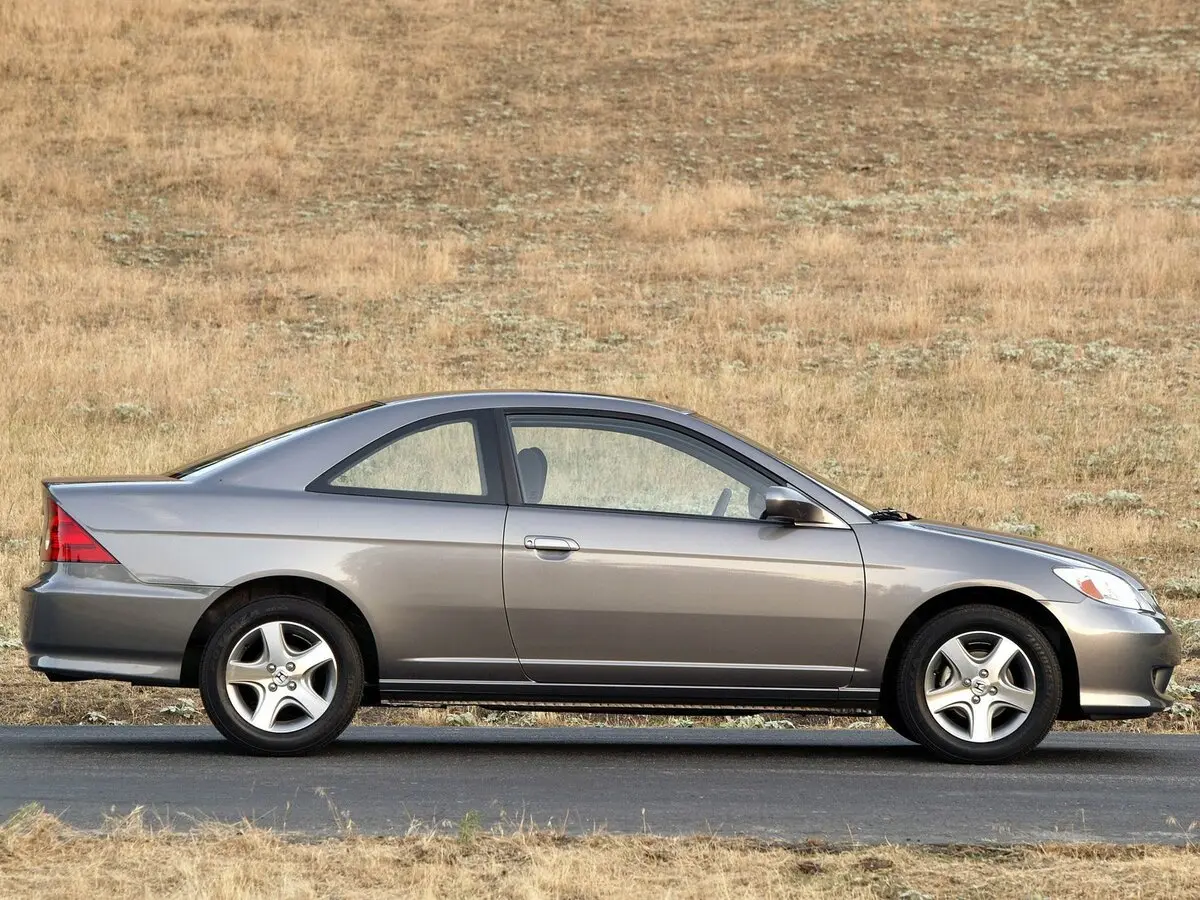 Honda Civic VII Рестайлинг Купе — фото 2