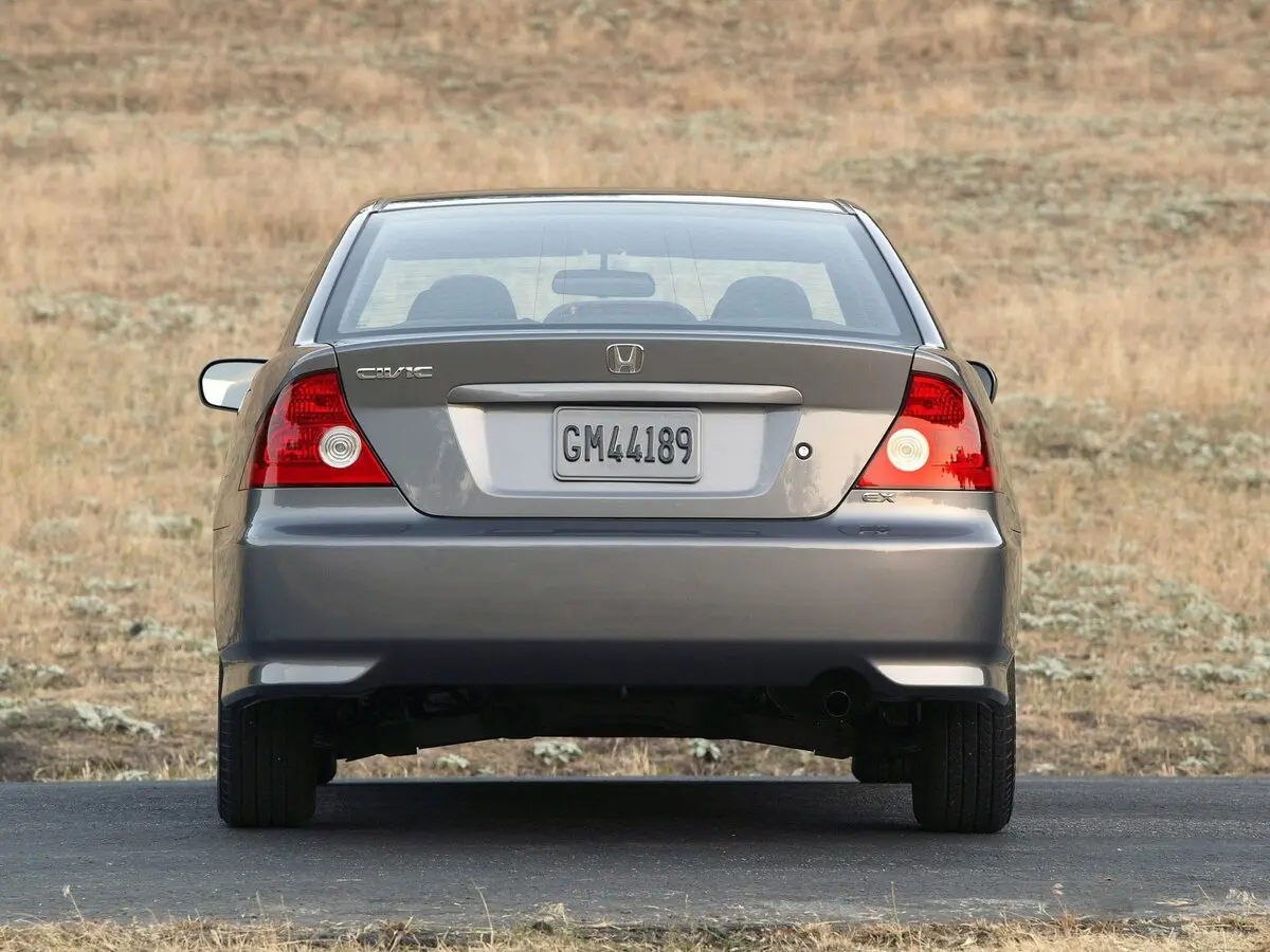 Honda Civic VII Рестайлинг Купе — фото 4