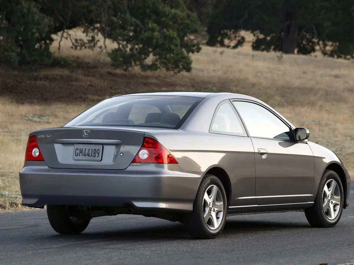 Honda Civic VII Рестайлинг Купе — фото 5
