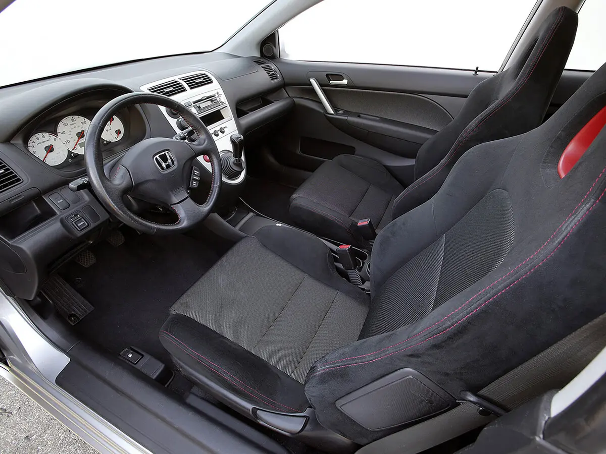 Honda Civic VII Рестайлинг Хэтчбек 3 дв. — фото 7