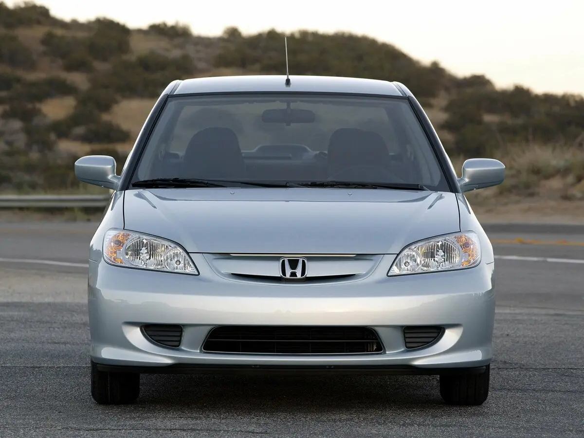 Honda Civic VII Рестайлинг Седан — фото 3