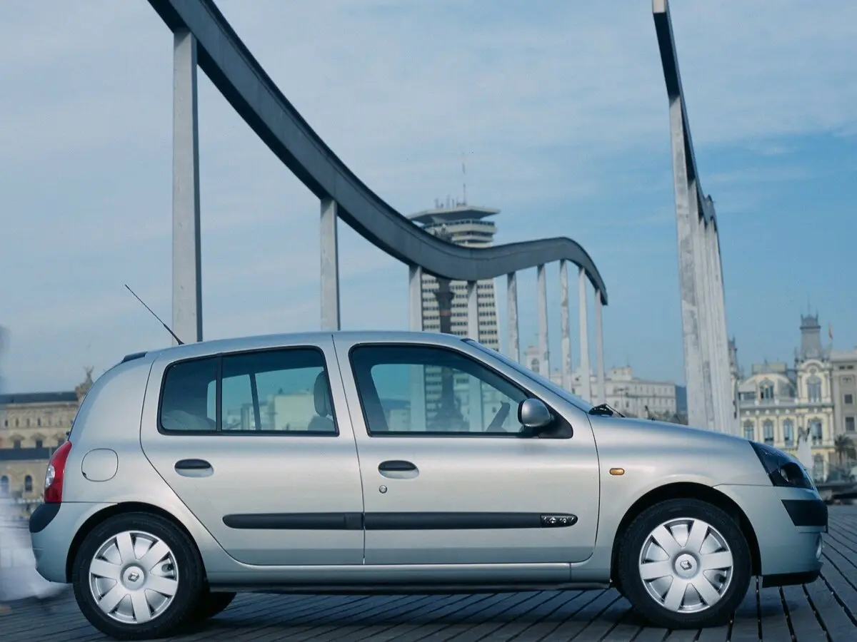 Renault Clio II Рестайлинг 2 Хэтчбек 5 дв. — photo 2