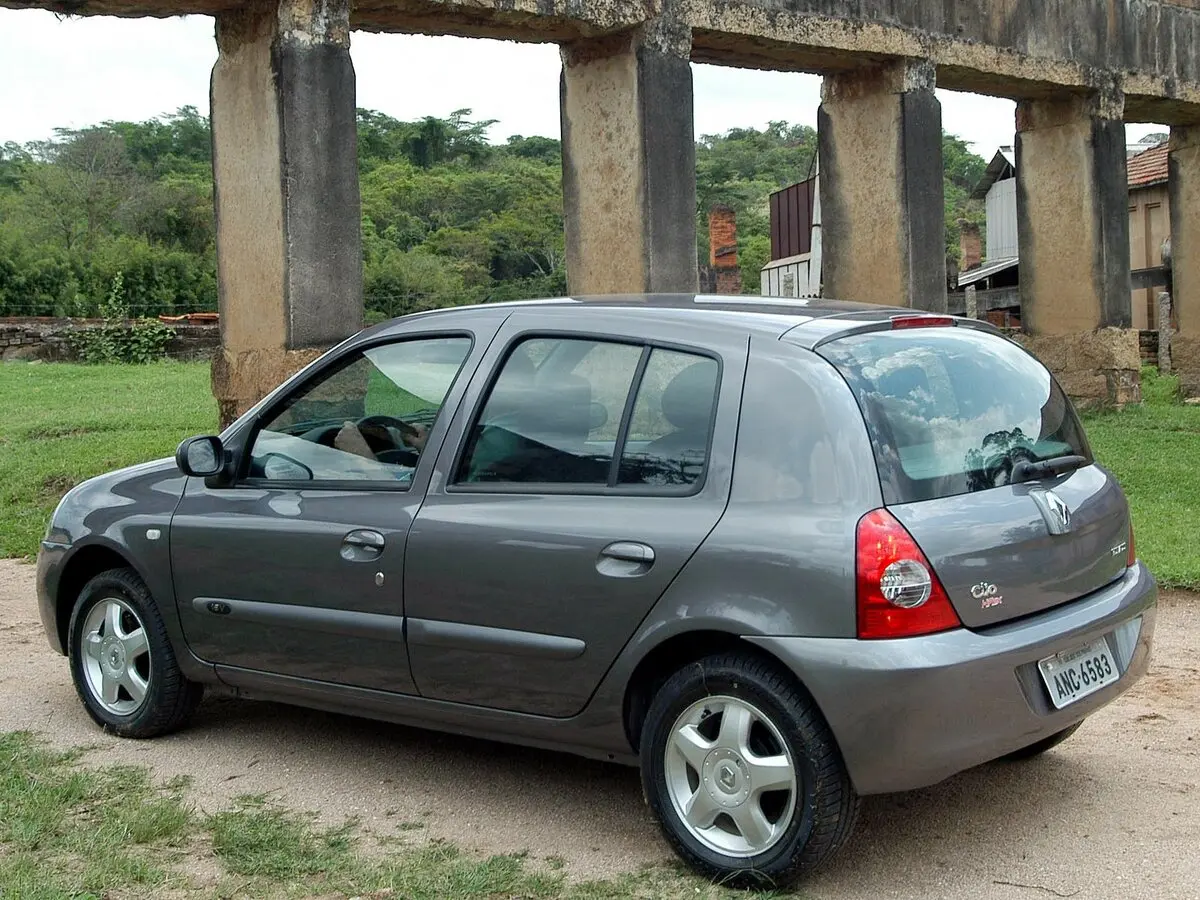 Renault Clio II Рестайлинг 2 Хэтчбек 5 дв. — photo 4