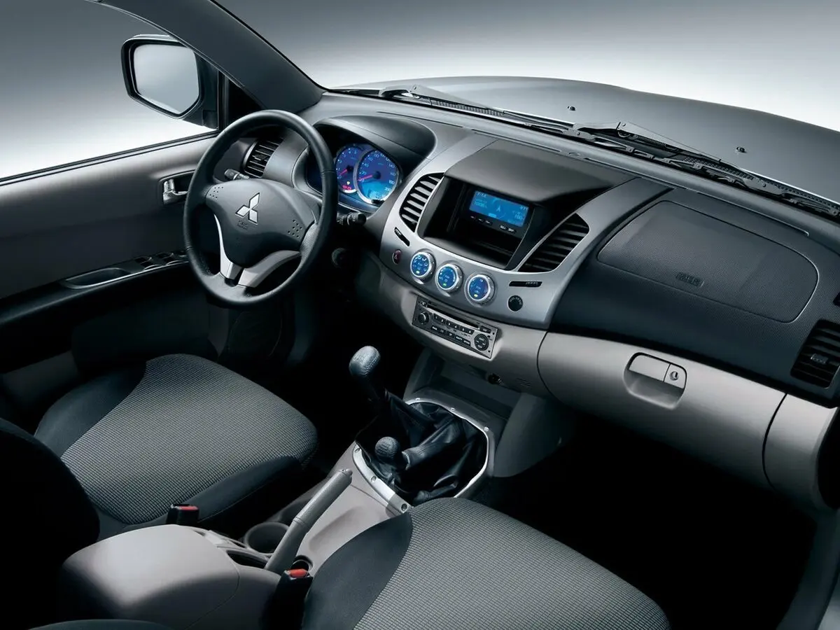 Mitsubishi L200 IV Пикап Полуторная кабина — сүрөт 5