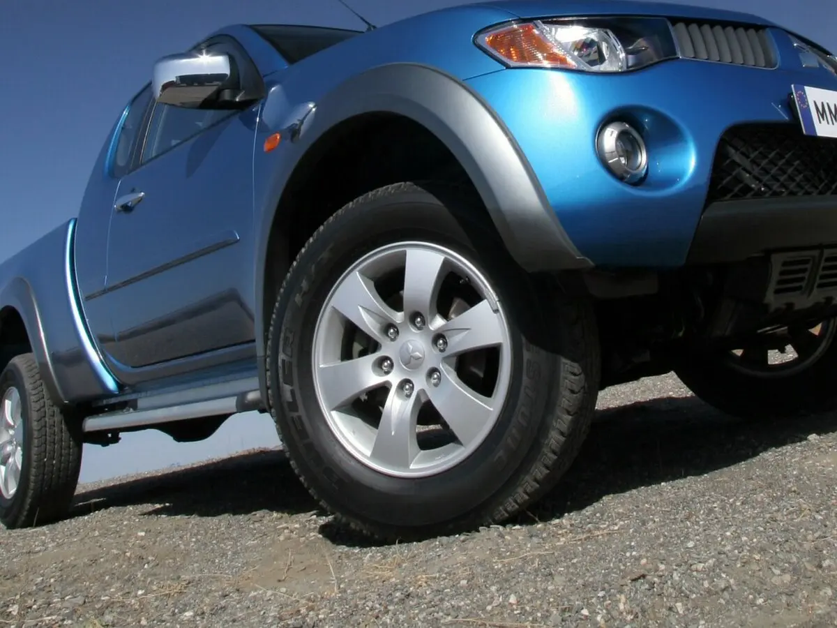 Mitsubishi L200 IV Пикап Полуторная кабина — сүрөт 9