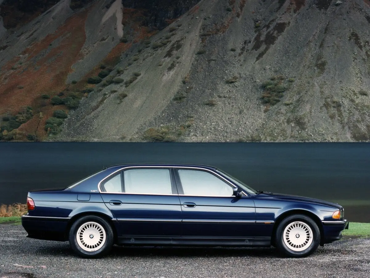 BMW 7 серии III (E38) Седан Long — 照片 2