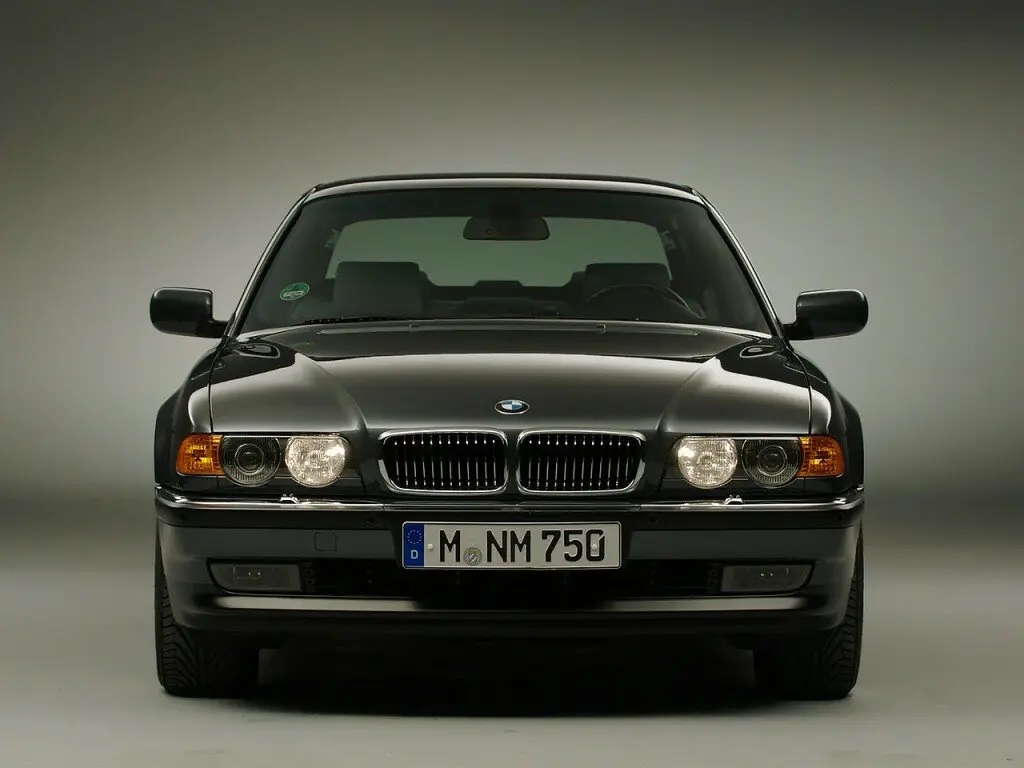 BMW 7 серии III (E38) Седан Long — 照片 3