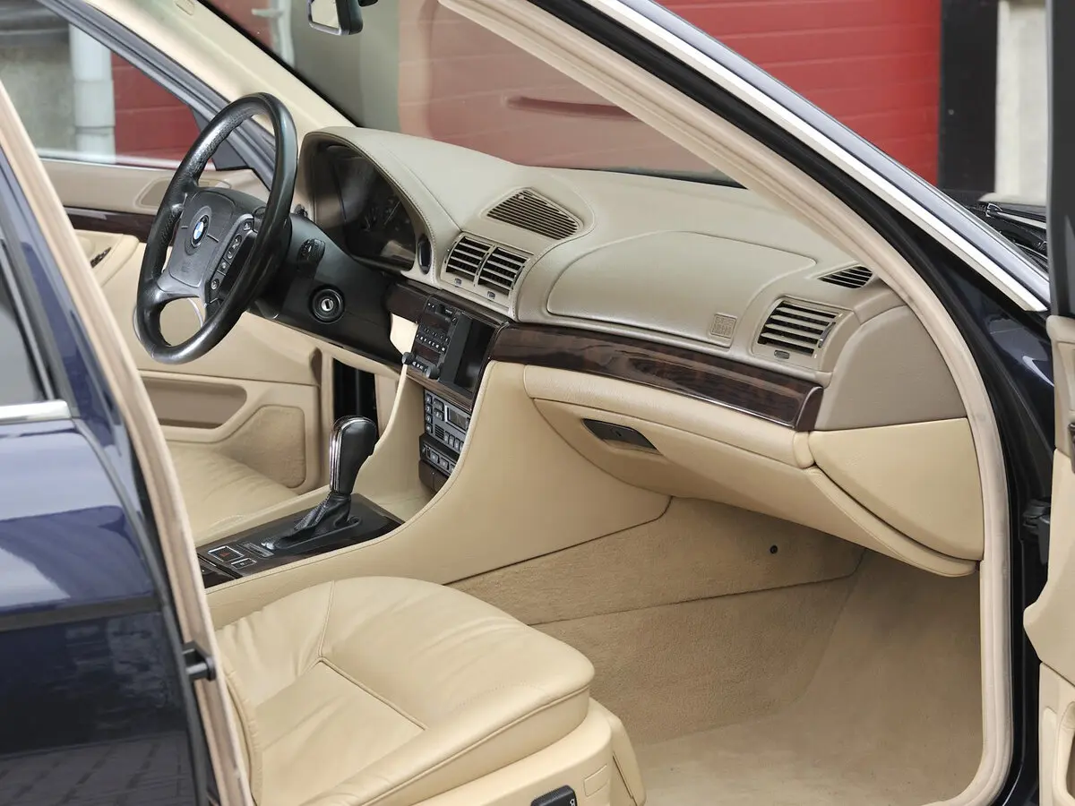 BMW 7 серии III (E38) Седан Long — 照片 6
