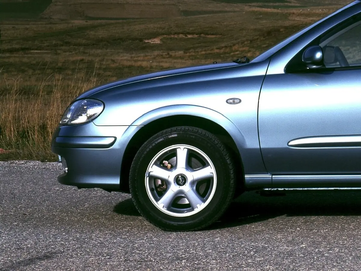 Nissan Almera II (N16) Хэтчбек 3 дв. — сүрөт 6