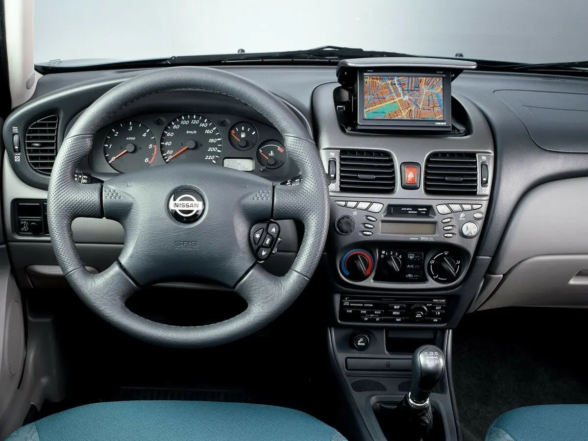 Nissan Almera II (N16) Хэтчбек 5 дв. — сүрөт 6